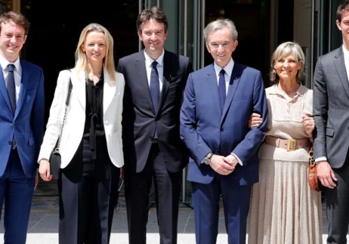 El hijo menor de Bernard Arnault se promete con una it girl